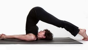 yogastillinger for slankende mage